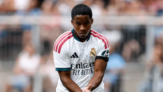 Endrick não joga contra o Betis e fará estreia na Champions
