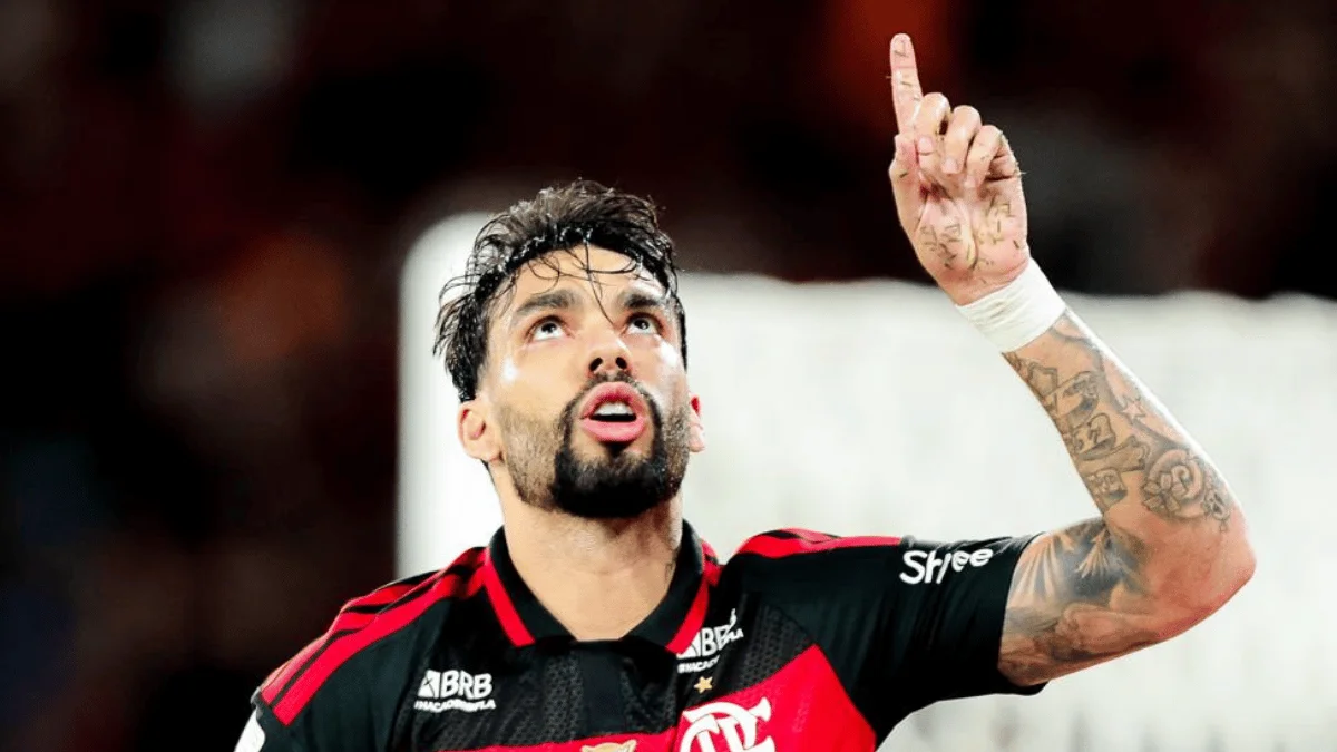 Flamengo vence e encosta no Palmeiras no Brasileirão