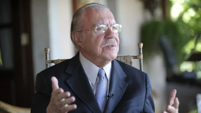 José Sarney é hospitalizado em São Luís com pneumonia