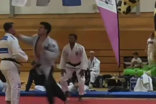 Judoca alemão sofre agressão após vencer luta