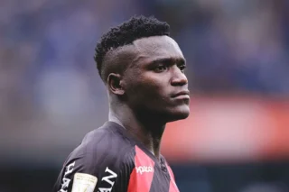 Athletico-PR condena ataques racistas contra atacante Kevin Viveros
