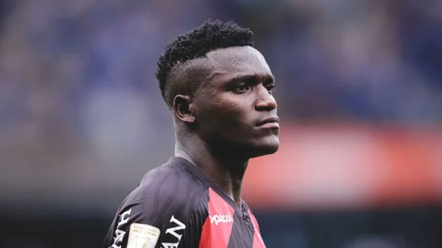 Athletico-PR condena ataques racistas contra atacante Kevin Viveros