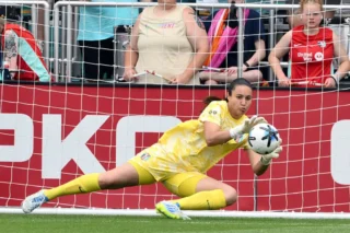 Lorena concorre à Bola de Ouro como melhor goleira