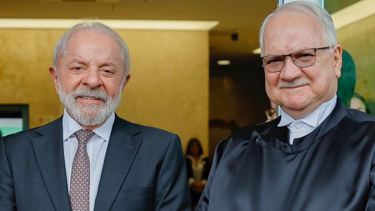 Lula conversa com Fachin sobre crise no STF e tenta distância de Moraes