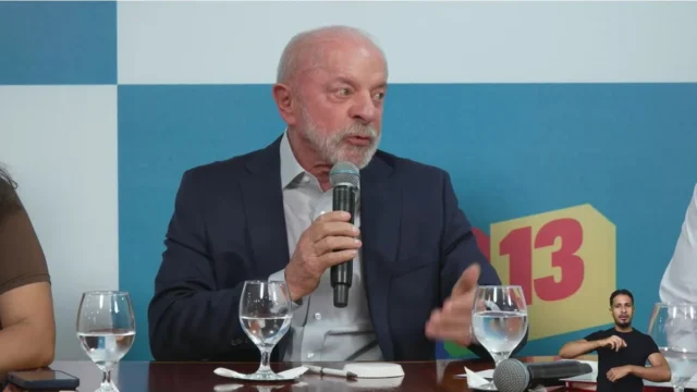 Lula pede mais apoio nas redes sociais antes das eleições