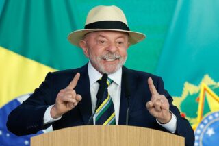 Cargo público não pode ser usado para benefício pessoal, afirma Lula