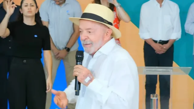 Lula critica candidatos que falam do futuro do país com cinismo