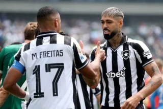 Torcida do Botafogo prepara provocações para Marlon Freitas e Barboza