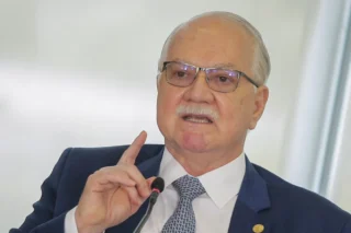 Fachin define data para analisar atuação de Mendonça no caso Master