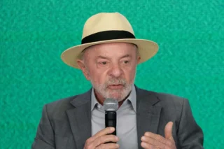 Lula destaca fim da fila do INSS e critica entrevista no JN