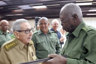 Raúl Castro aparece em evento público em Cuba após rumores sobre saúde