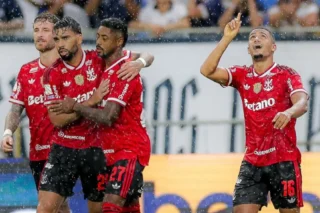 Flamengo assume liderança do Brasileirão após vitória sobre Remo