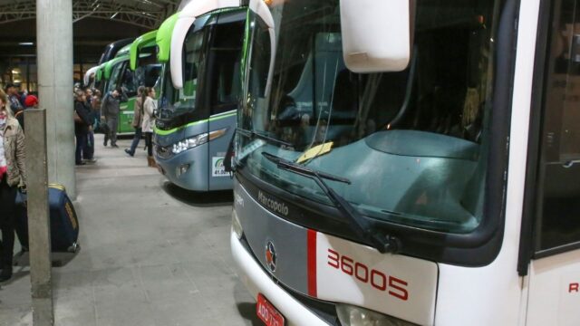 Rodoviária de Curitiba terá 25 mil passageiros no feriado