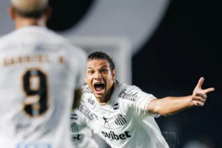 Santos vence Atlético-MG e sai na frente nas quartas da Sul-Americana