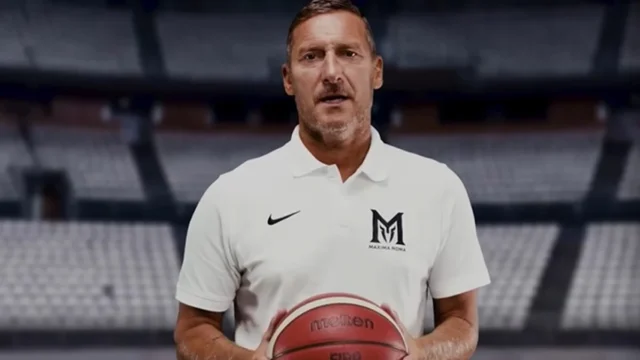 Francesco Totti troca o futebol pelo basquete em Roma