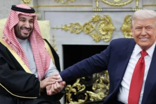 Almirante dos EUA encontra príncipe da Arábia Saudita por conflito no Iêmen