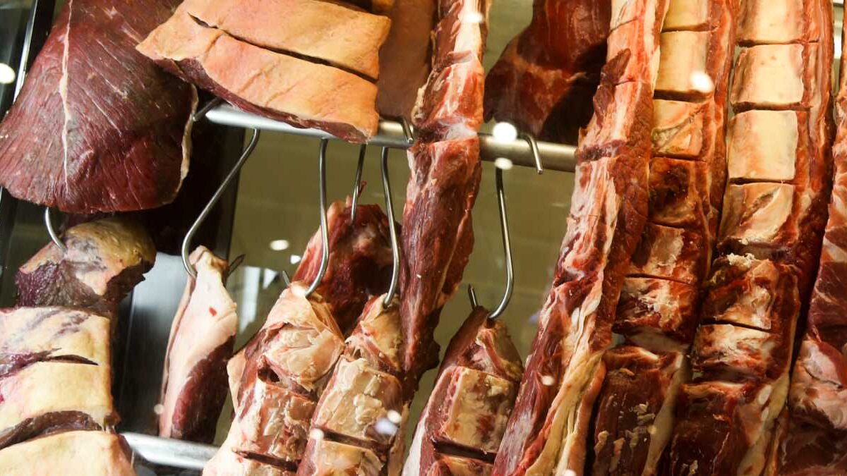 Brasil reage e ameaça retaliação após veto da União Europeia à carne