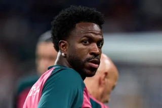 Mourinho destaca desempenho que Vini Jr ainda precisa alcançar