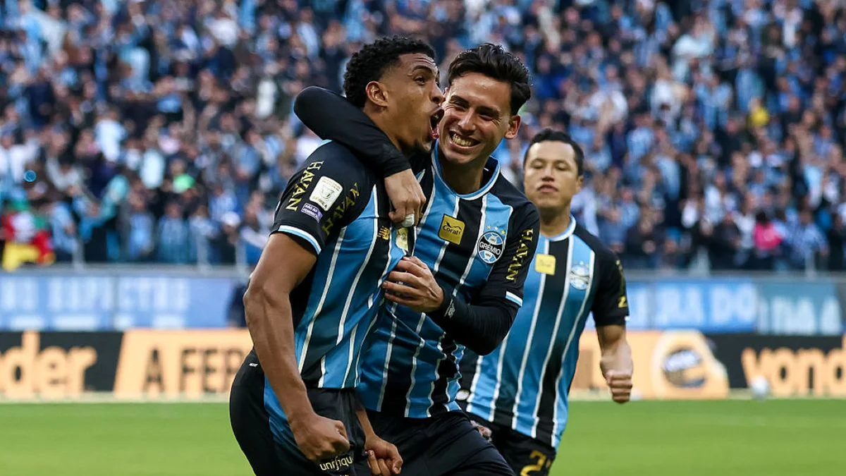 Vitória e Grêmio lutam para escapar do rebaixamento